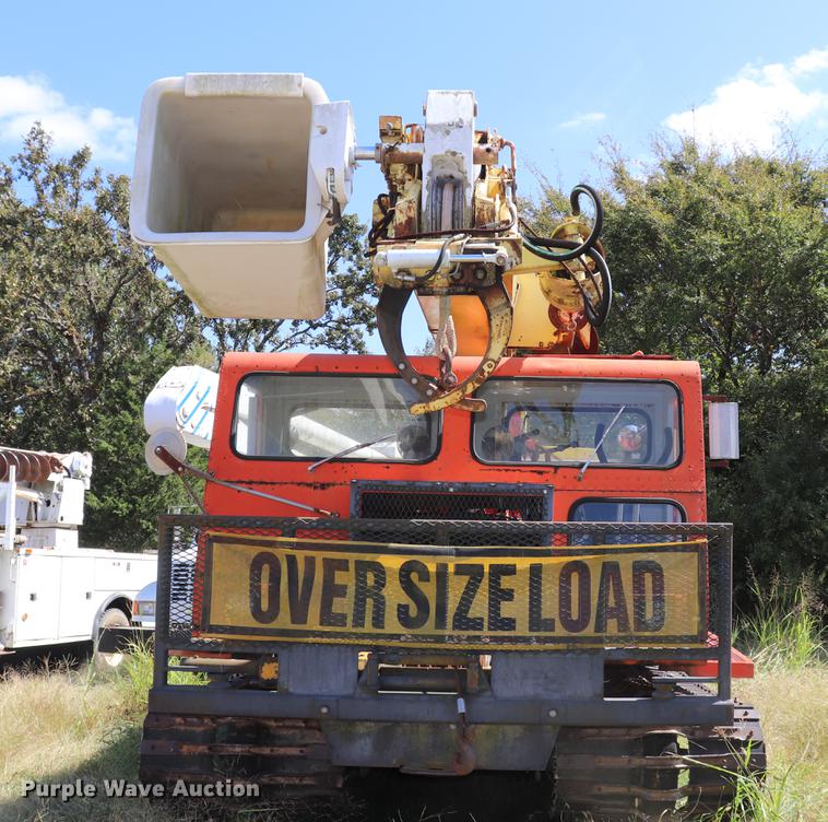 image for item ED9582 Nodwell FN110 track carrier with digger derrick