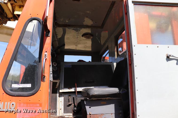 image for item ED9582 Nodwell FN110 track carrier with digger derrick