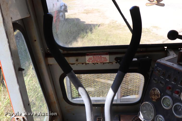 image for item ED9582 Nodwell FN110 track carrier with digger derrick