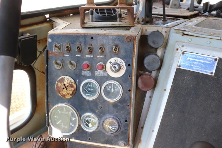 image for item ED9582 Nodwell FN110 track carrier with digger derrick