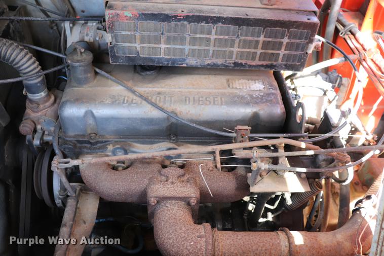 image for item ED9582 Nodwell FN110 track carrier with digger derrick