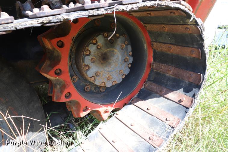 image for item ED9582 Nodwell FN110 track carrier with digger derrick