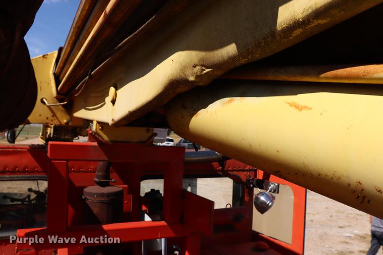 image for item ED9582 Nodwell FN110 track carrier with digger derrick