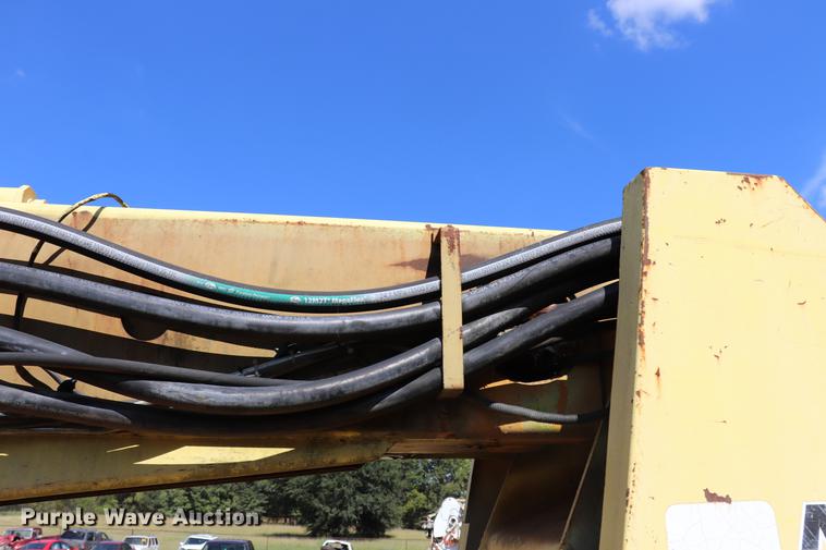 image for item ED9582 Nodwell FN110 track carrier with digger derrick