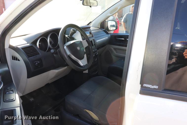 image for item ED9651 2010 Dodge Grand Caravan SE van
