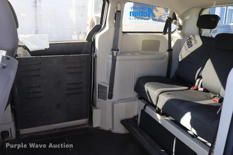 image for item ED9651 2010 Dodge Grand Caravan SE van