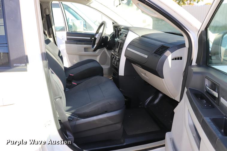 image for item ED9651 2010 Dodge Grand Caravan SE van