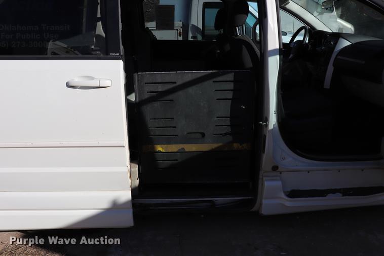 image for item ED9651 2010 Dodge Grand Caravan SE van