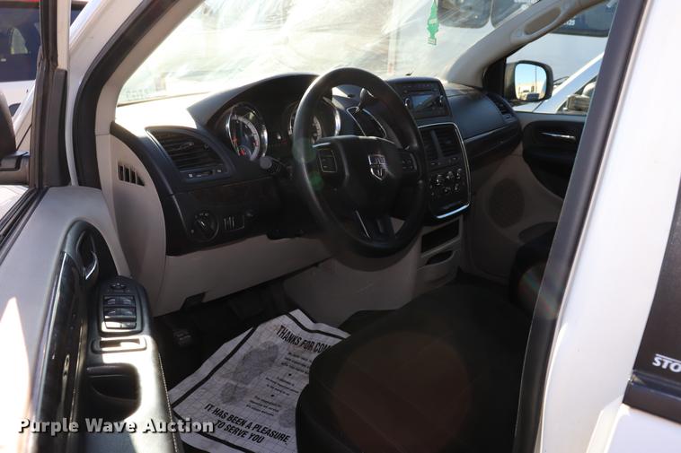 image for item ED9652 2011 Dodge Grand Caravan Express van