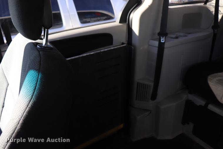 image for item ED9652 2011 Dodge Grand Caravan Express van