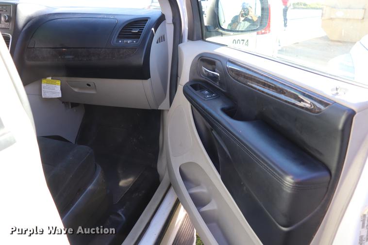 image for item ED9652 2011 Dodge Grand Caravan Express van