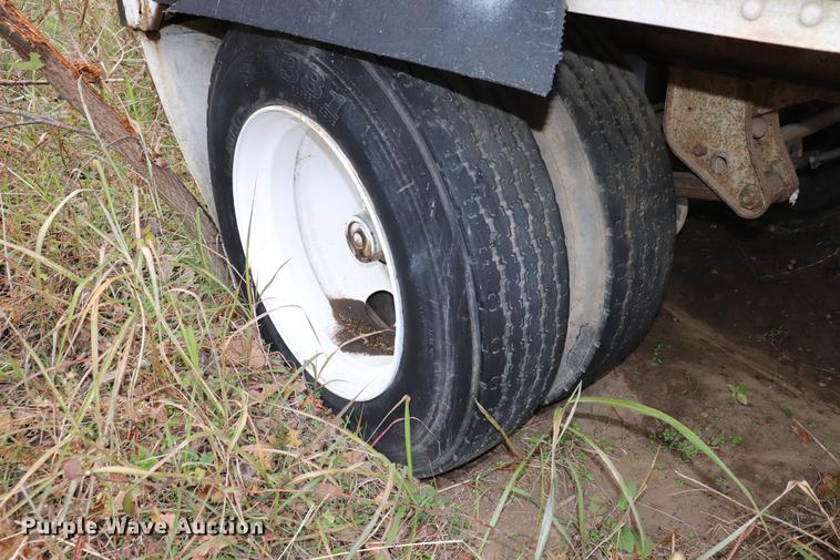 image for item ED9670 1986 Utility VS1D dry van trailer