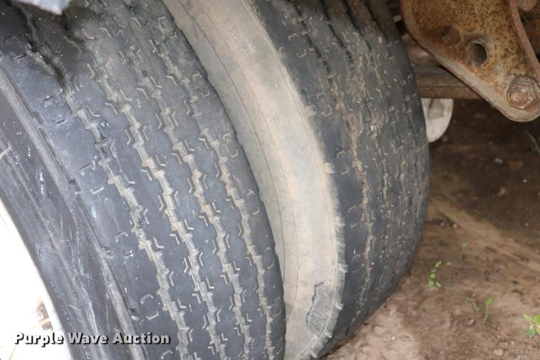 image for item ED9670 1986 Utility VS1D dry van trailer