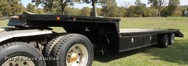 image for item ED9673 2000 Central drop deck equipment trailer