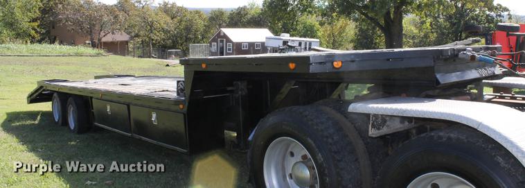 image for item ED9673 2000 Central drop deck equipment trailer