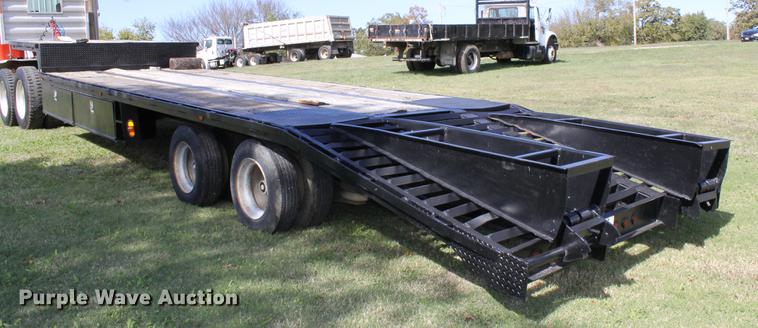 image for item ED9673 2000 Central drop deck equipment trailer