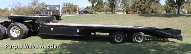 image for item ED9673 2000 Central drop deck equipment trailer