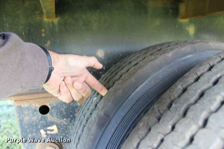 image for item ED9673 2000 Central drop deck equipment trailer