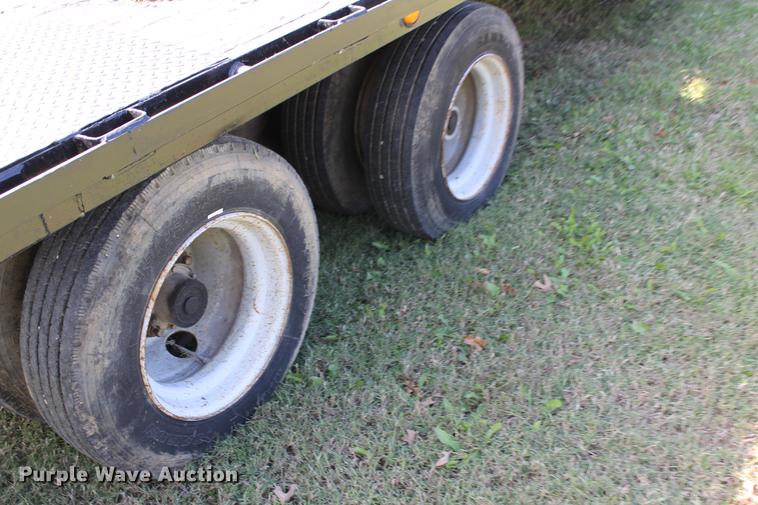 image for item ED9673 2000 Central drop deck equipment trailer