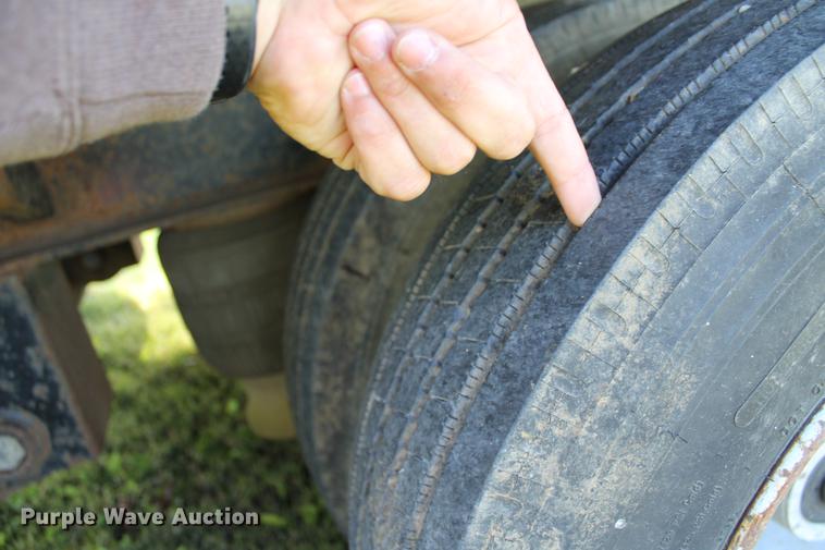 image for item ED9673 2000 Central drop deck equipment trailer