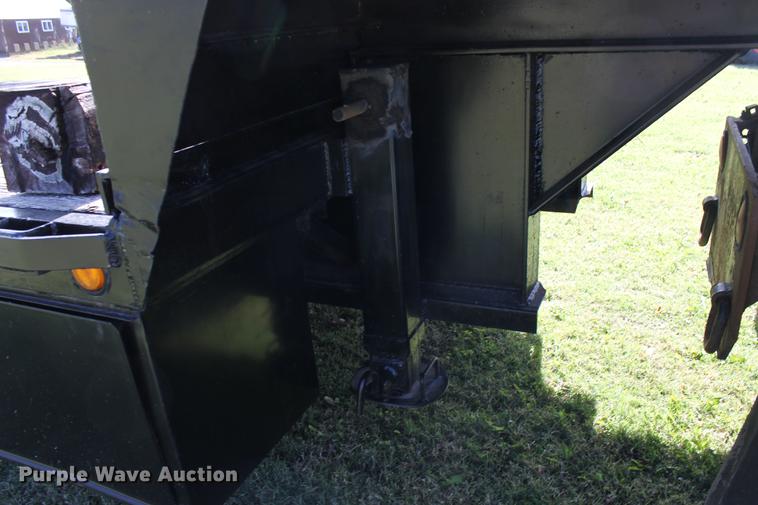 image for item ED9673 2000 Central drop deck equipment trailer