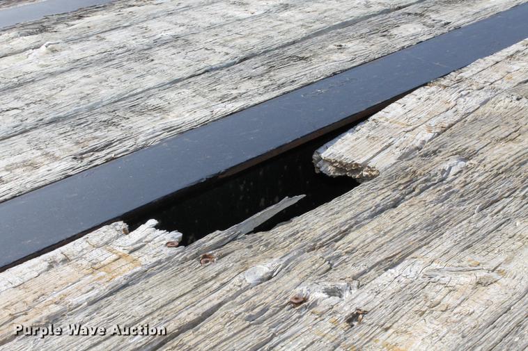 image for item ED9673 2000 Central drop deck equipment trailer