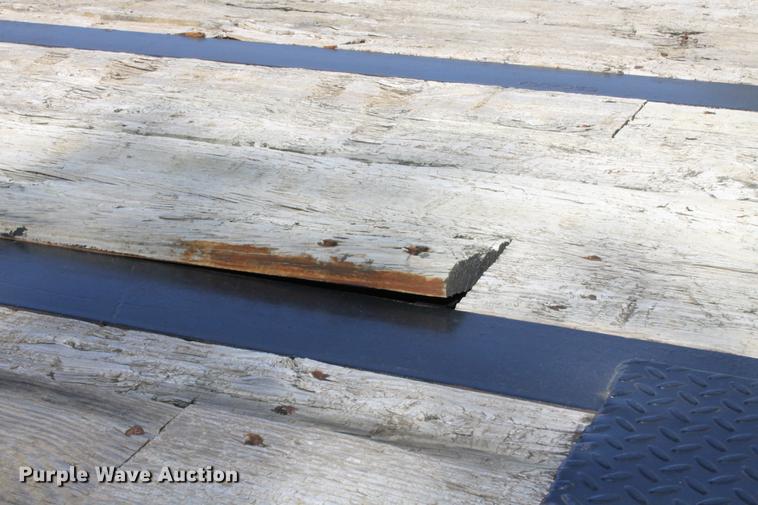 image for item ED9673 2000 Central drop deck equipment trailer