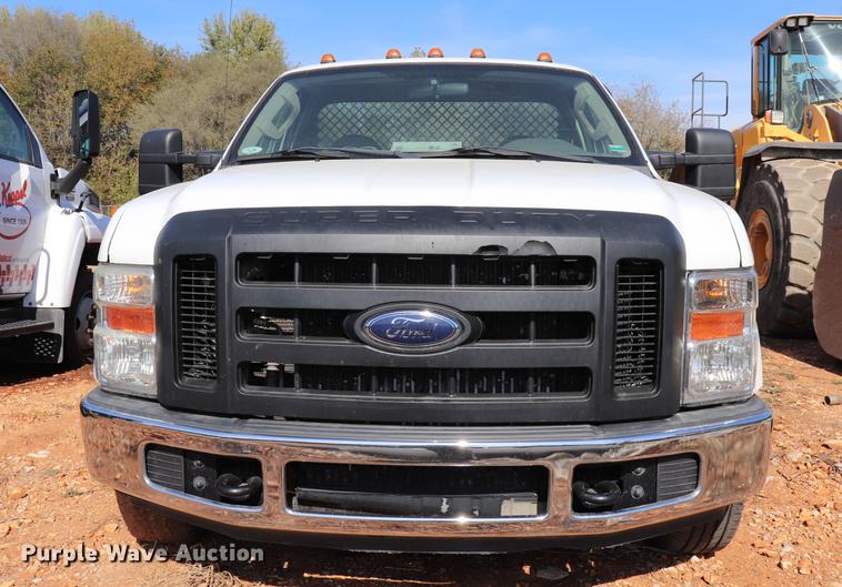 image for item ED9680 2008 Ford F350 Super Duty flatbed pickup truck