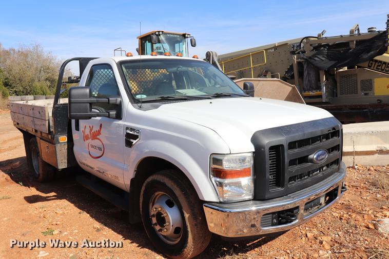 image for item ED9680 2008 Ford F350 Super Duty flatbed pickup truck
