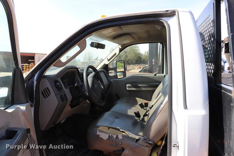 image for item ED9680 2008 Ford F350 Super Duty flatbed pickup truck