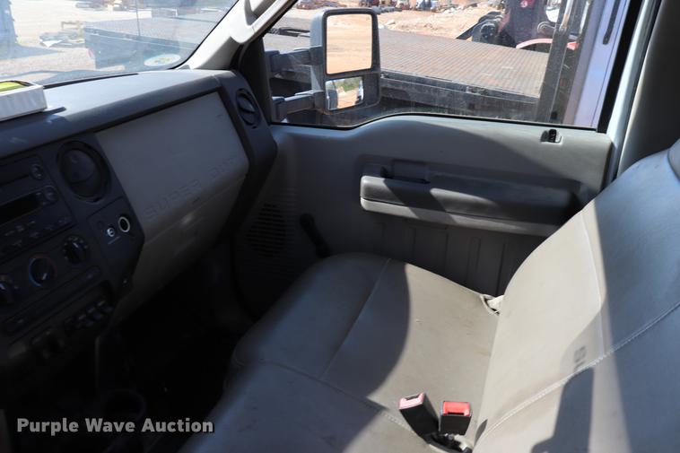 image for item ED9680 2008 Ford F350 Super Duty flatbed pickup truck