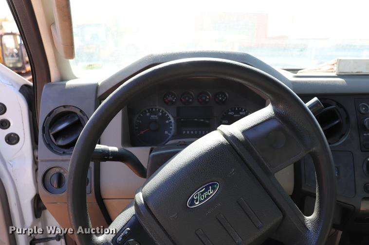 image for item ED9680 2008 Ford F350 Super Duty flatbed pickup truck