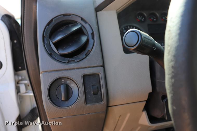 image for item ED9680 2008 Ford F350 Super Duty flatbed pickup truck