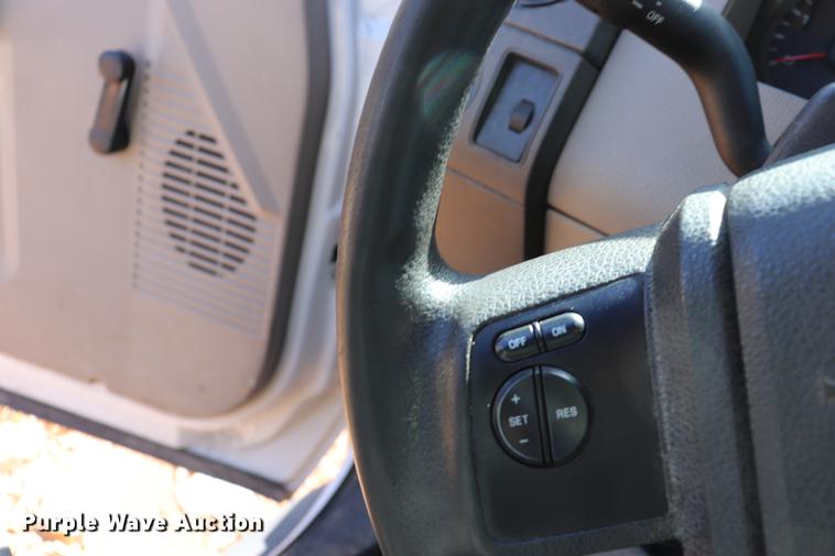 image for item ED9680 2008 Ford F350 Super Duty flatbed pickup truck