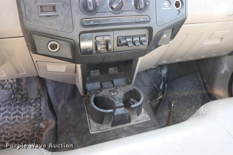 image for item ED9680 2008 Ford F350 Super Duty flatbed pickup truck