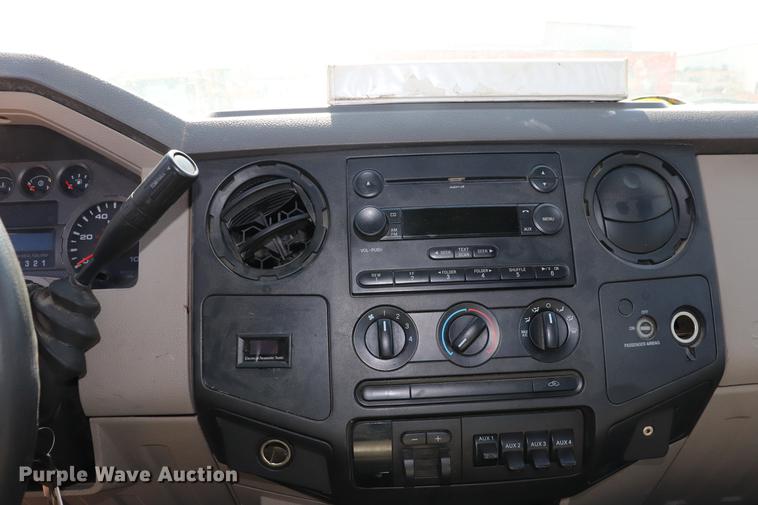 image for item ED9680 2008 Ford F350 Super Duty flatbed pickup truck