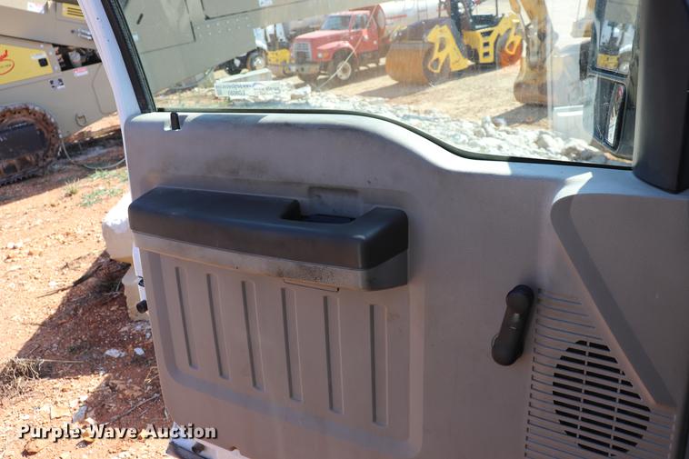 image for item ED9680 2008 Ford F350 Super Duty flatbed pickup truck