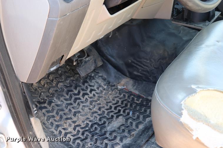 image for item ED9680 2008 Ford F350 Super Duty flatbed pickup truck