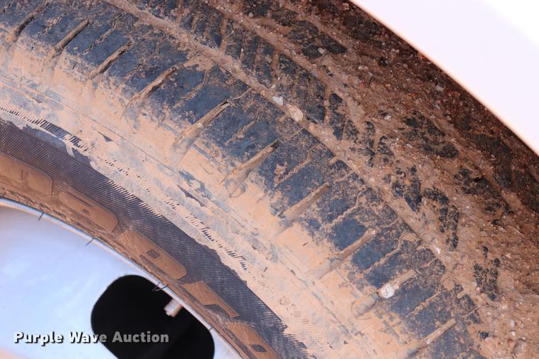 image for item ED9680 2008 Ford F350 Super Duty flatbed pickup truck