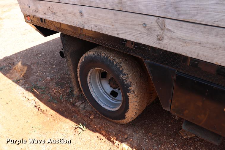 image for item ED9680 2008 Ford F350 Super Duty flatbed pickup truck