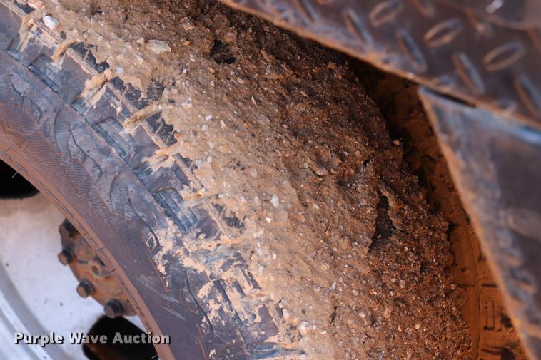 image for item ED9680 2008 Ford F350 Super Duty flatbed pickup truck