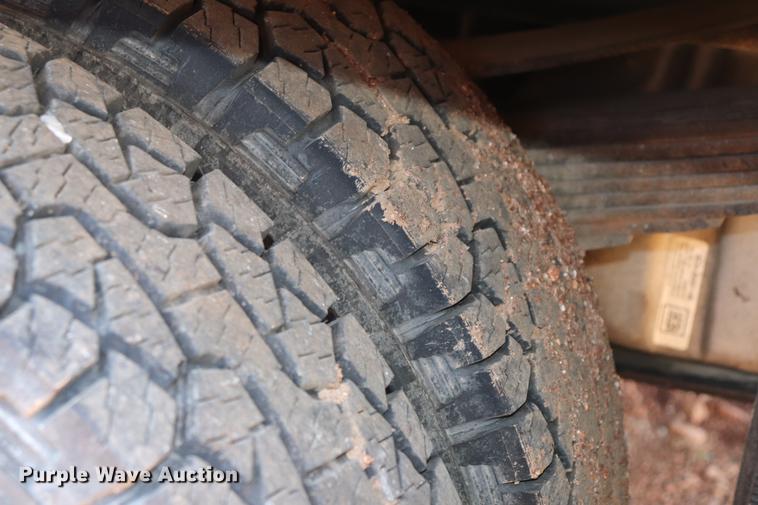 image for item ED9680 2008 Ford F350 Super Duty flatbed pickup truck