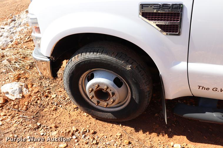 image for item ED9680 2008 Ford F350 Super Duty flatbed pickup truck