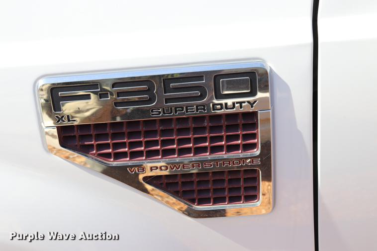 image for item ED9680 2008 Ford F350 Super Duty flatbed pickup truck