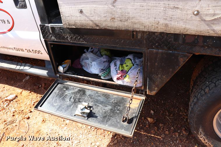 image for item ED9680 2008 Ford F350 Super Duty flatbed pickup truck