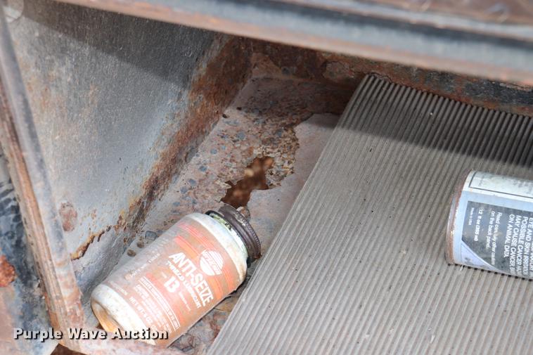 image for item ED9680 2008 Ford F350 Super Duty flatbed pickup truck