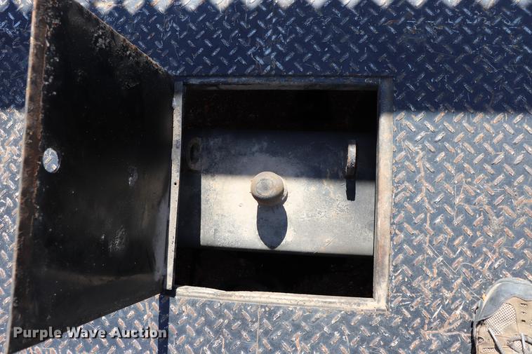 image for item ED9680 2008 Ford F350 Super Duty flatbed pickup truck