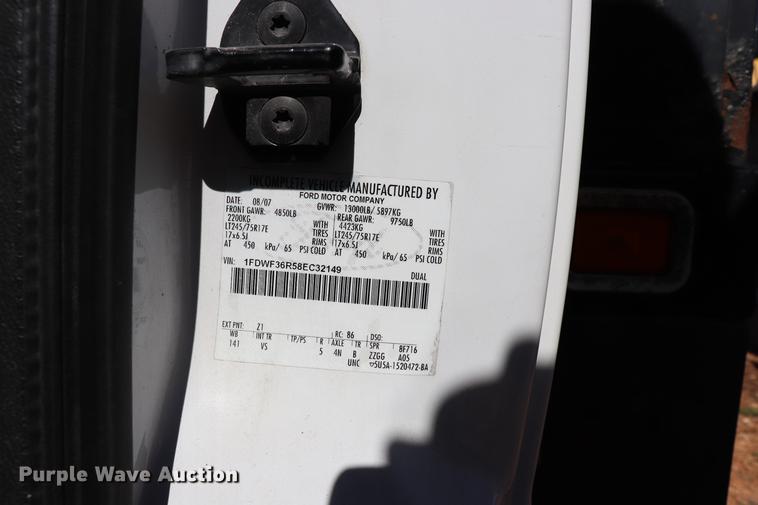 image for item ED9680 2008 Ford F350 Super Duty flatbed pickup truck