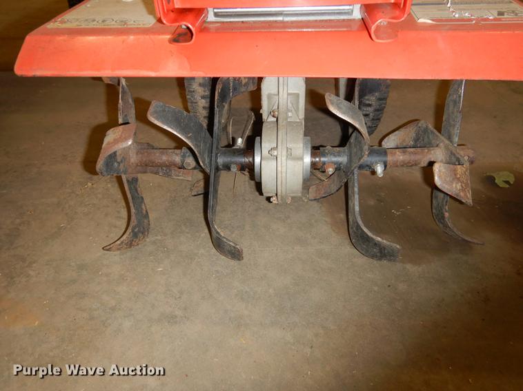 image for item EE9228 Lawn and garden equipment