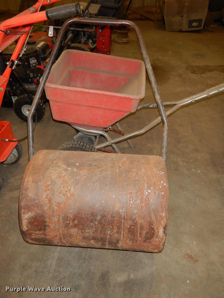 image for item EE9228 Lawn and garden equipment